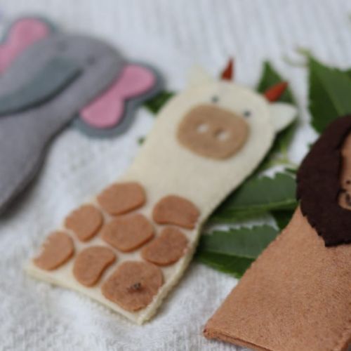 Sew your Own Giraffe Finger Puppet